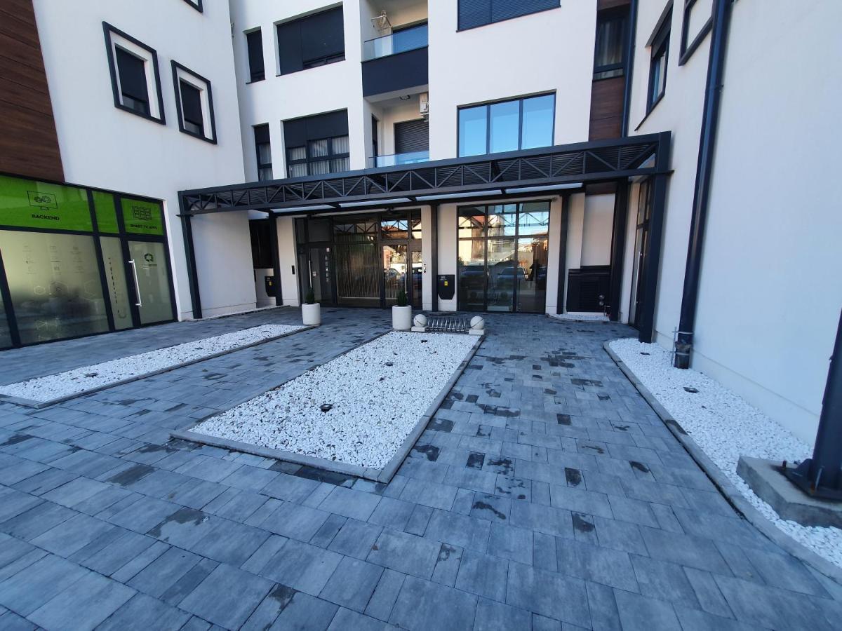 Lux Opera Apartment บันยาลูกา ภายนอก รูปภาพ