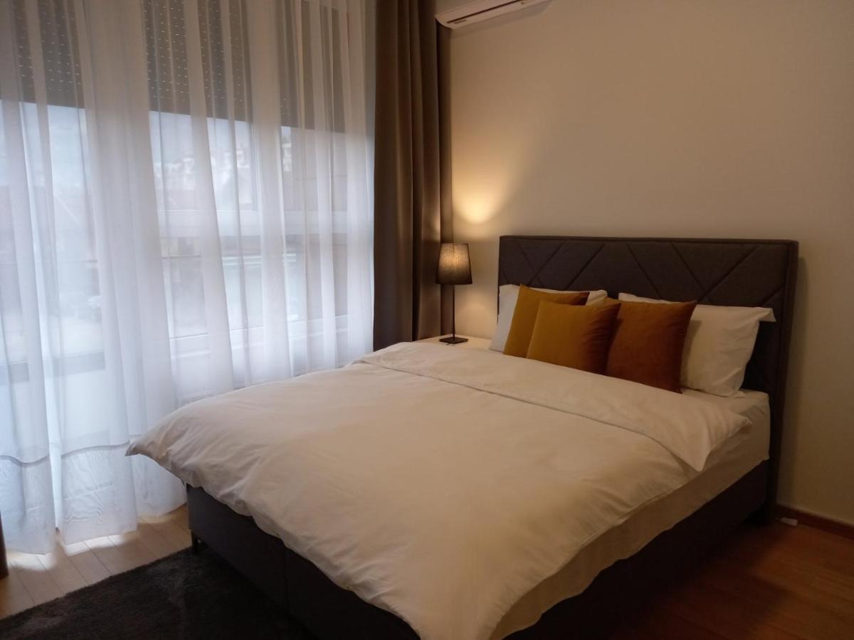 Lux Opera Apartment บันยาลูกา ภายนอก รูปภาพ